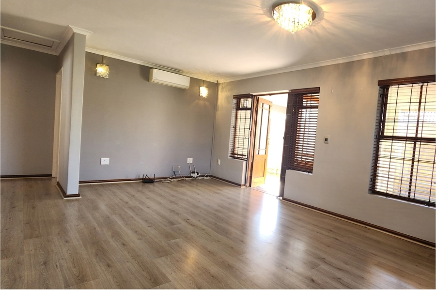 2 Bedroom Property for Sale in Uitzicht Western Cape